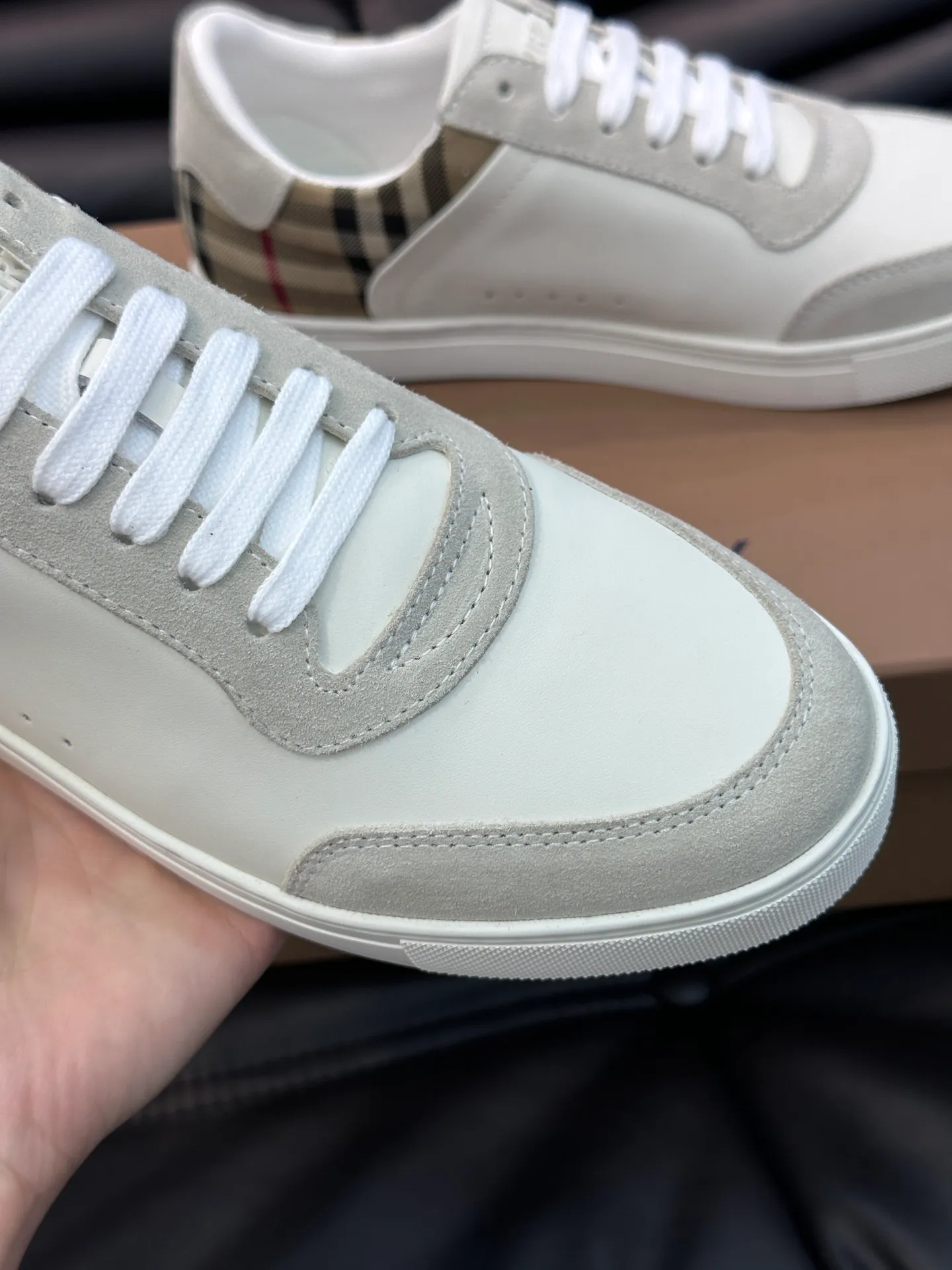 Men's shoes 💰p380 Men's classic low-top sneakers from "burberr*" are reinterpreted with Vintage retro plaid cotton and cowhide materials, and are decorated with a new brand logo. First-layer sheepskin lining, embossed Burberry lettering logo on the heel, T men's shoes 💰pU original outsole! Size: 38-44 (45 46 customized)